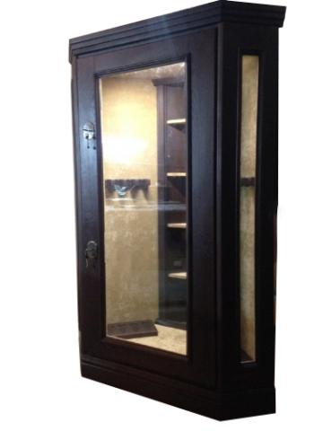 Corner safe Showcase in "Corner" finish