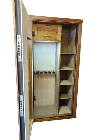 Gun safe with armored glass in "Ganador"