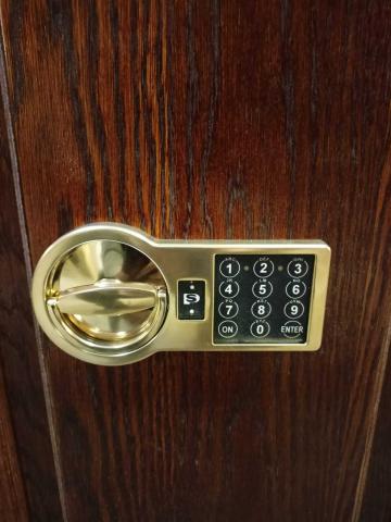 Safe for money with gold plated lock "London"