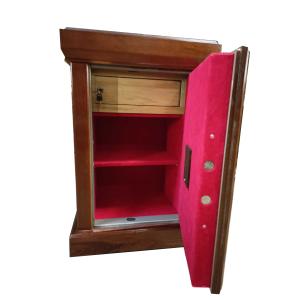 Safe for money with gold plated lock "London"